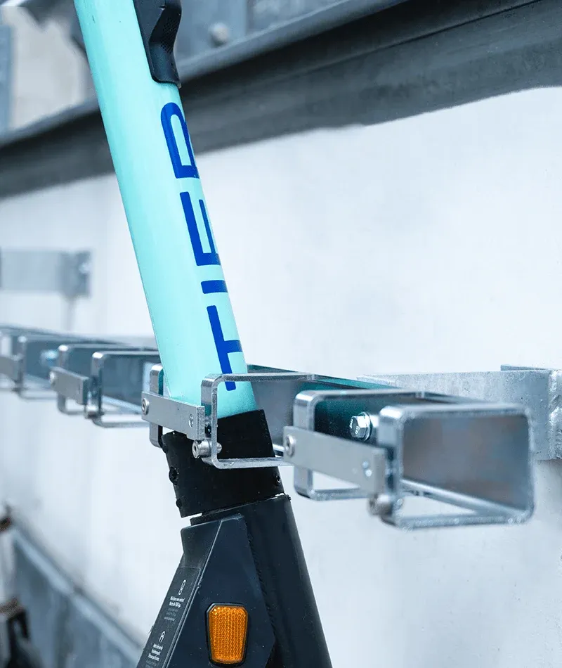 Rollerstop eS-Wandbügel für E-Scooter in einer Wohnanlage in Graz