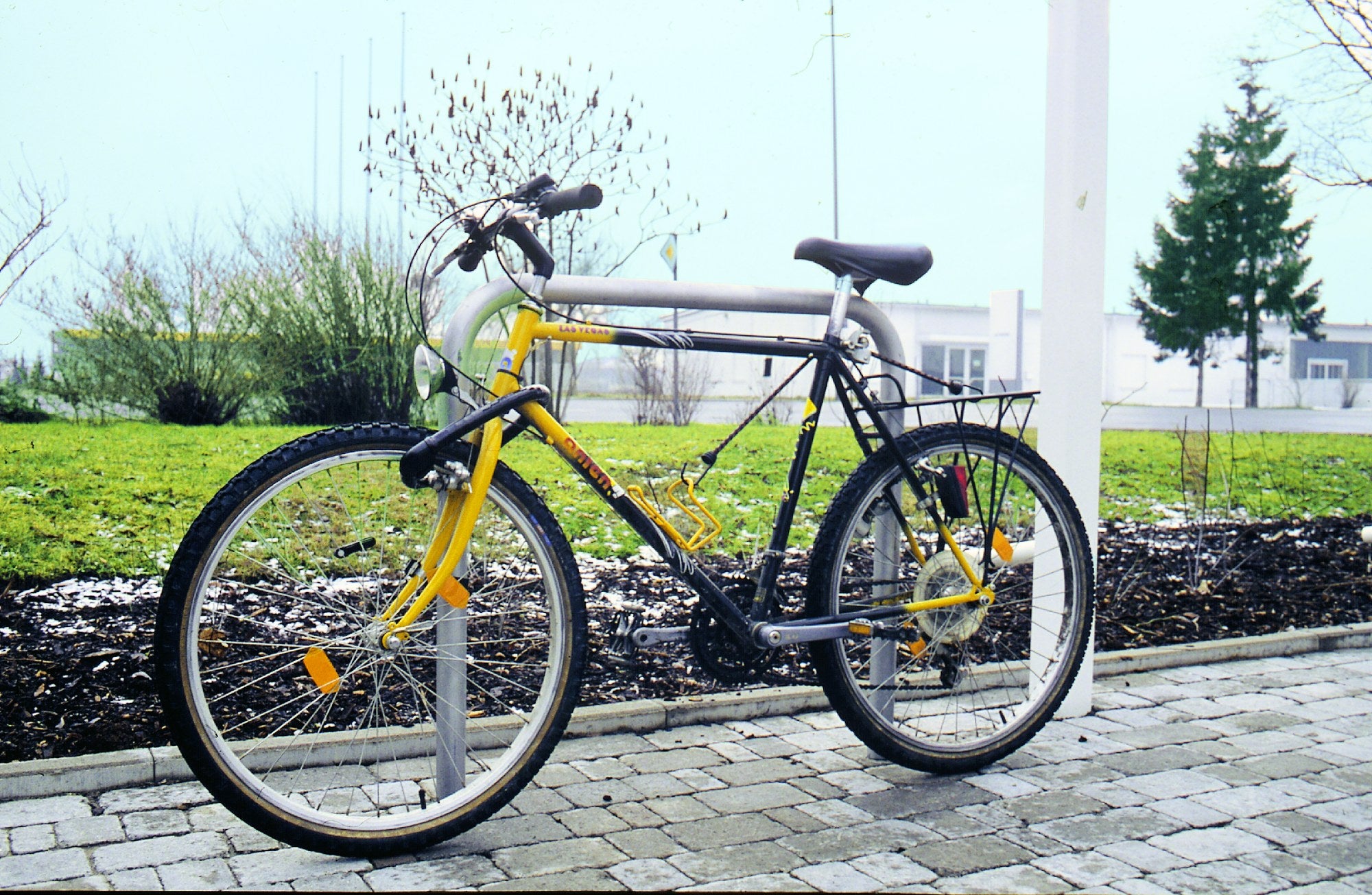 Wiener Bügel – Fahrradständer und Anlehnbügel aus Rundrohr – Rollerstop Rollerständer