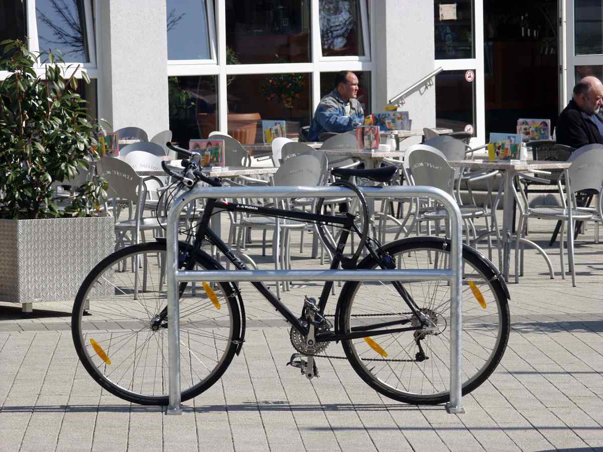 BERLIN Anlehnbügel – Fahrradständer aus Rundrohr – Rollerstop Rollerständer