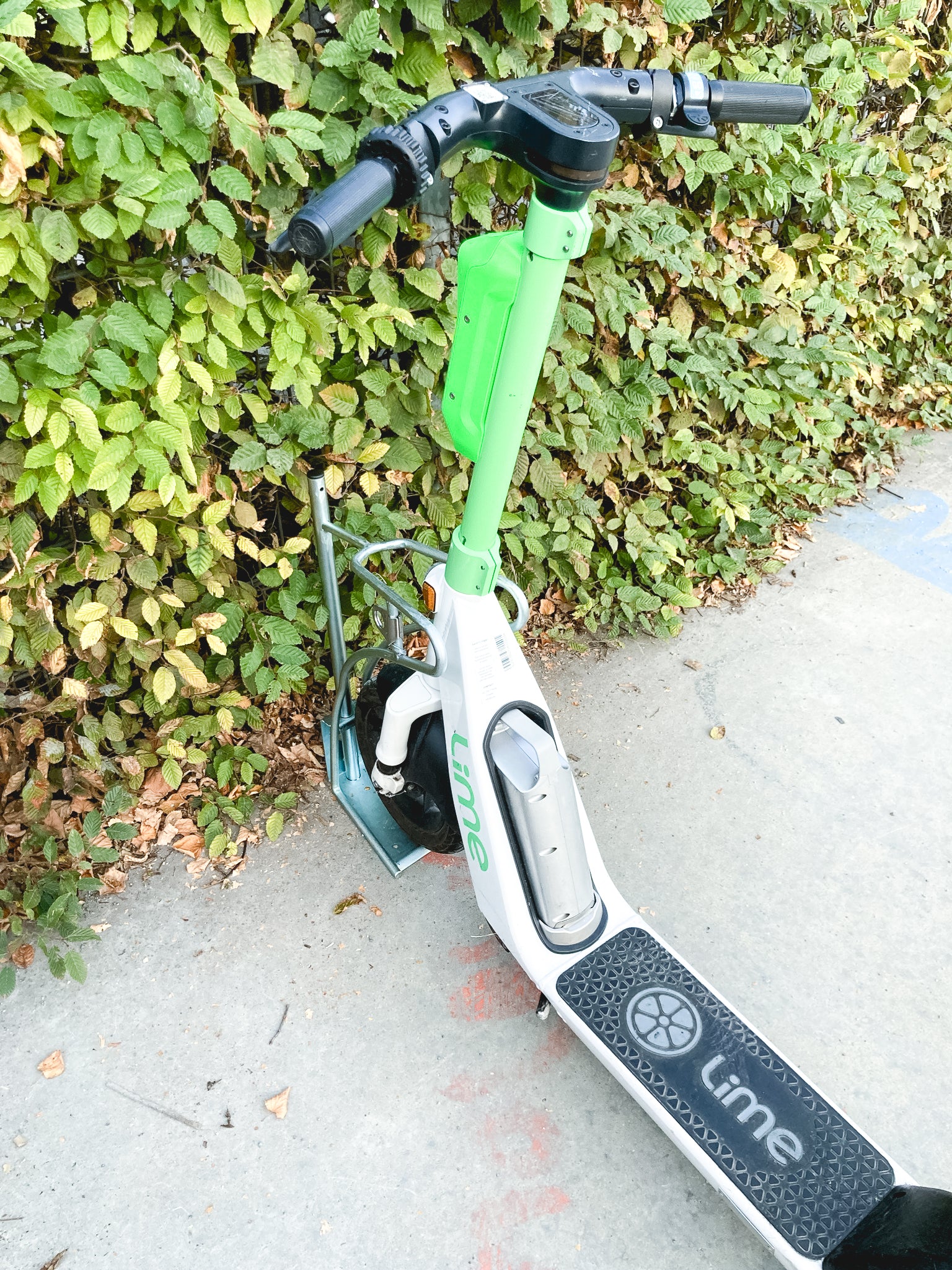 CLEDO - scooter and bicycle stand with any number of lockable parking spaces for e-scooters, kick scooters and bicycles